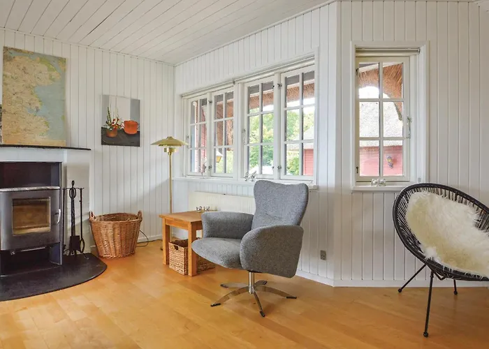 Three-bedroom In Holiday home *