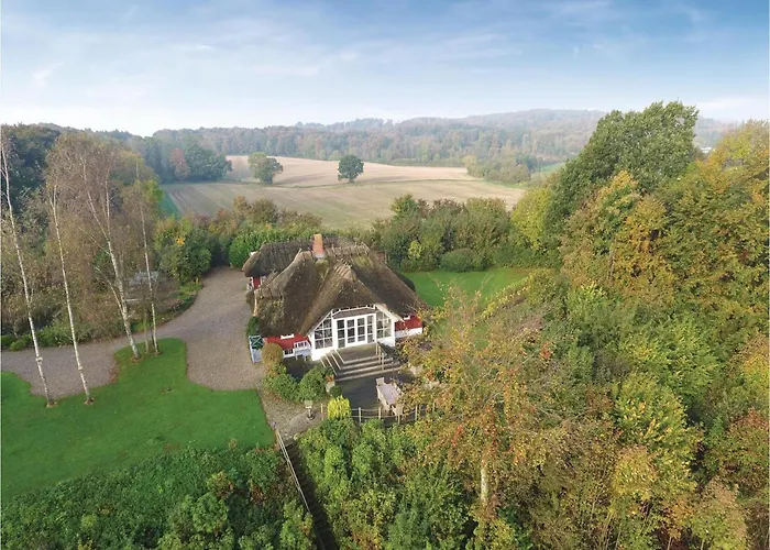 Three-bedroom In Holiday home *